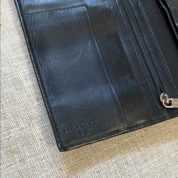 Burberry Signature Black Leather Wallet; EUC - Picture 7 of 11